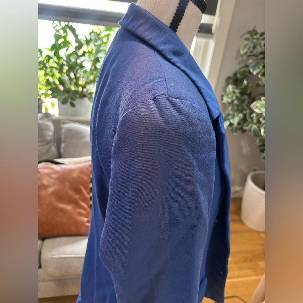 Christian Dior Women's Paris Blazer
Suit Jacket Size:6, NEW YORK
Blue - Picture 12 of 17